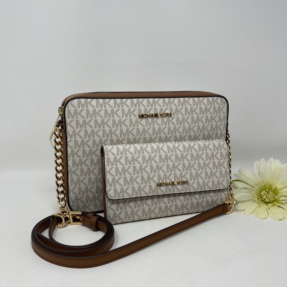 Michael Kors Handbags - Michael Kors Jet Set ItemLG EW Crossbody